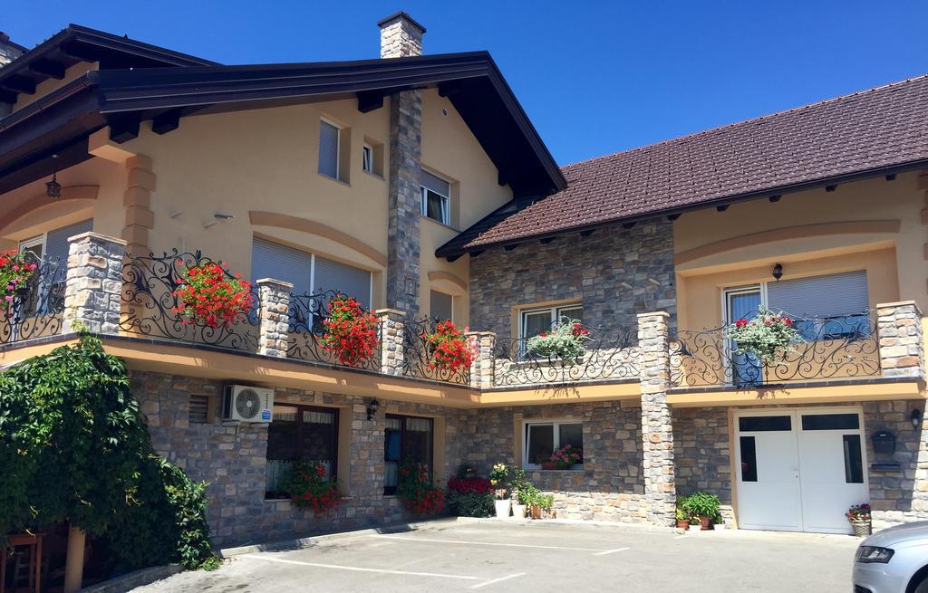 Hotel Samarin Črnomelj Zewnętrze zdjęcie